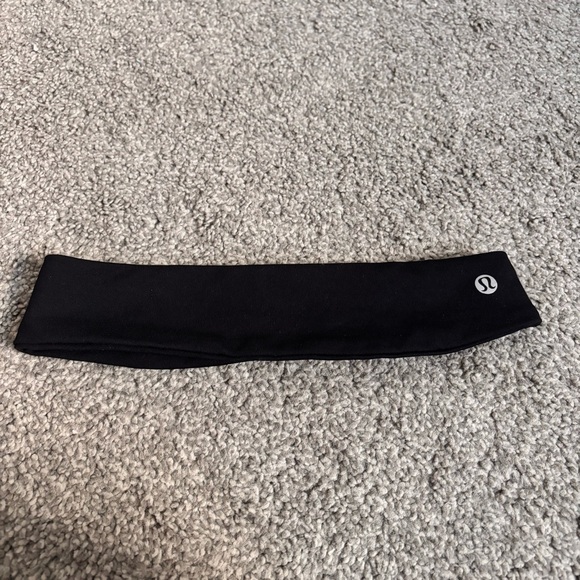 3/$25 Lululemon athletica Black Headband - Picture 1 of 3